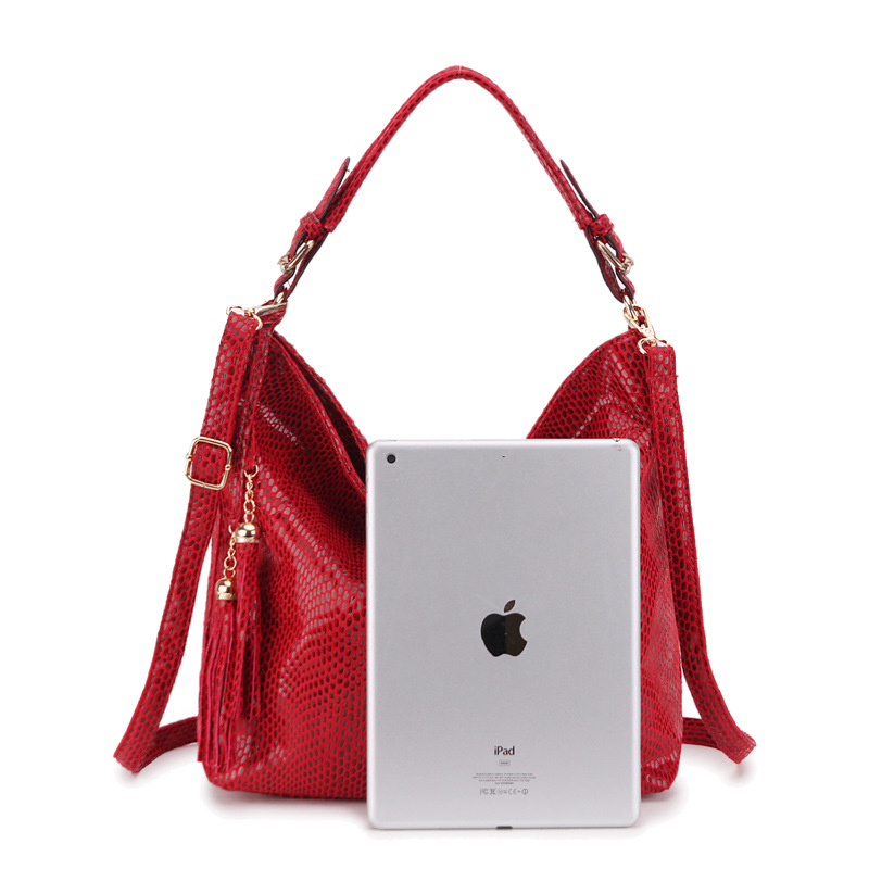 Snake-pattern women's handbag  – Half Moon Crescent recenzja i cena
