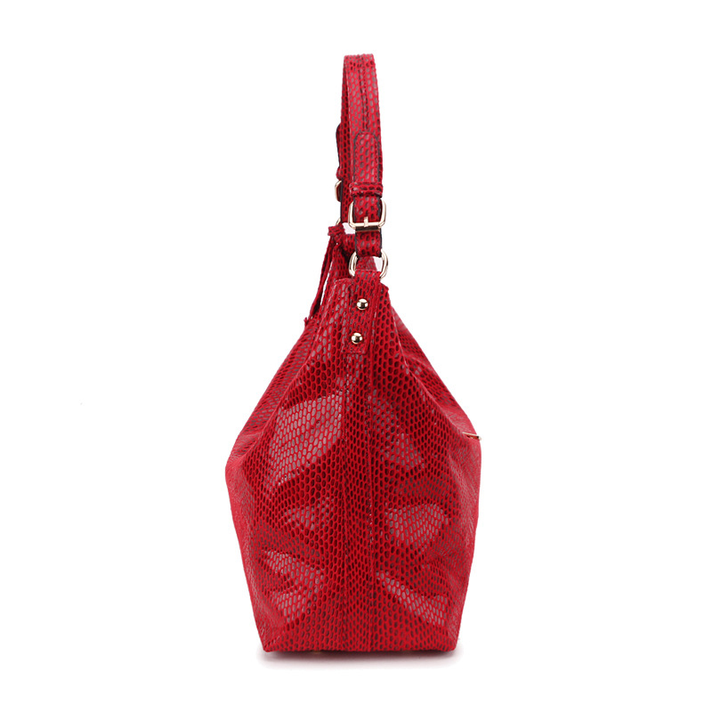 Snake-pattern women's handbag  – Half Moon Crescent recenzja i cena